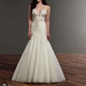 Martina Liana #906 Wedding Gown,Detachable skirt,cathedral veil & blusher,broch